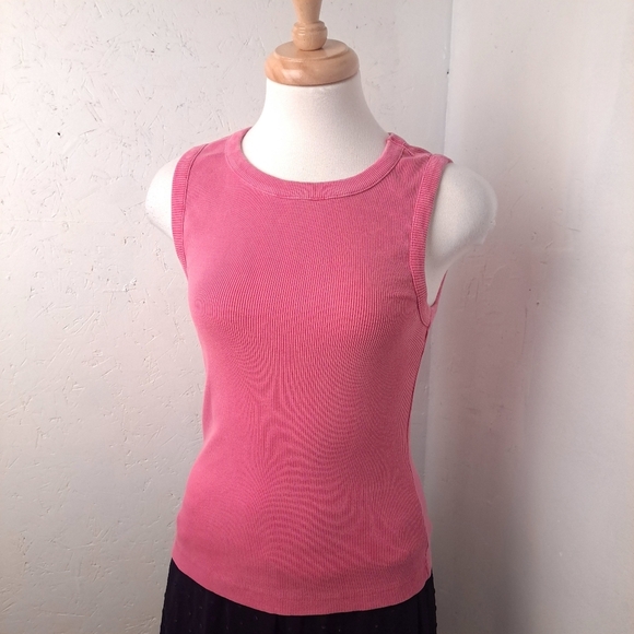Anthropologie | Pink ribbed simple & cute scoop neck women's tank top - Picture 1 of 12